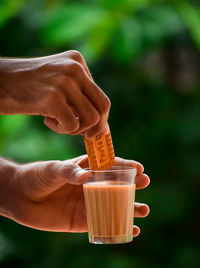 Close-up of hand holding coffee cup