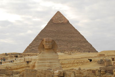 Great pyramid and great sphinx of giza