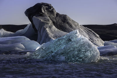 View of the icebergs coming from the skaftafellsjokul glacier in the jokulsarlon lagoon in iceland