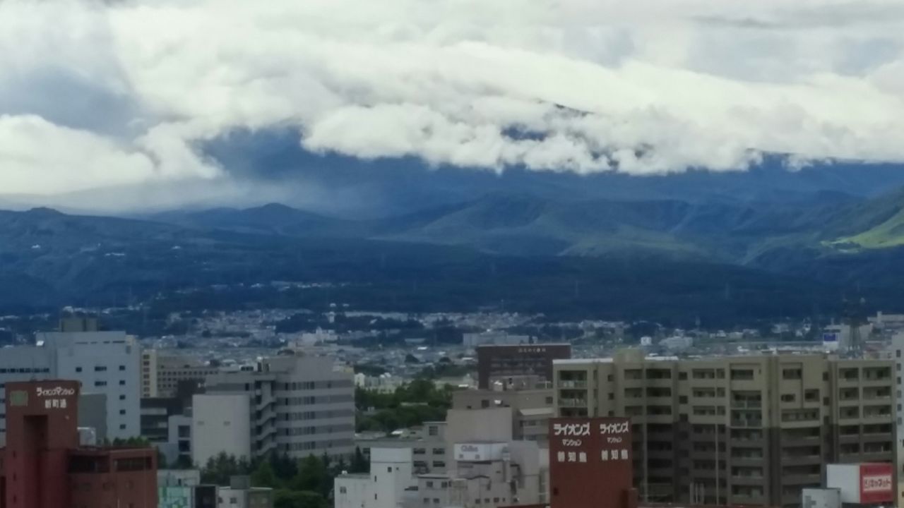 building exterior, architecture, mountain, built structure, cityscape, sky, city, cloud - sky, mountain range, residential district, residential building, residential structure, high angle view, crowded, cloudy, cloud, house, town, aerial view, weather