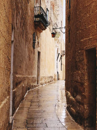 Narrow street between buildings