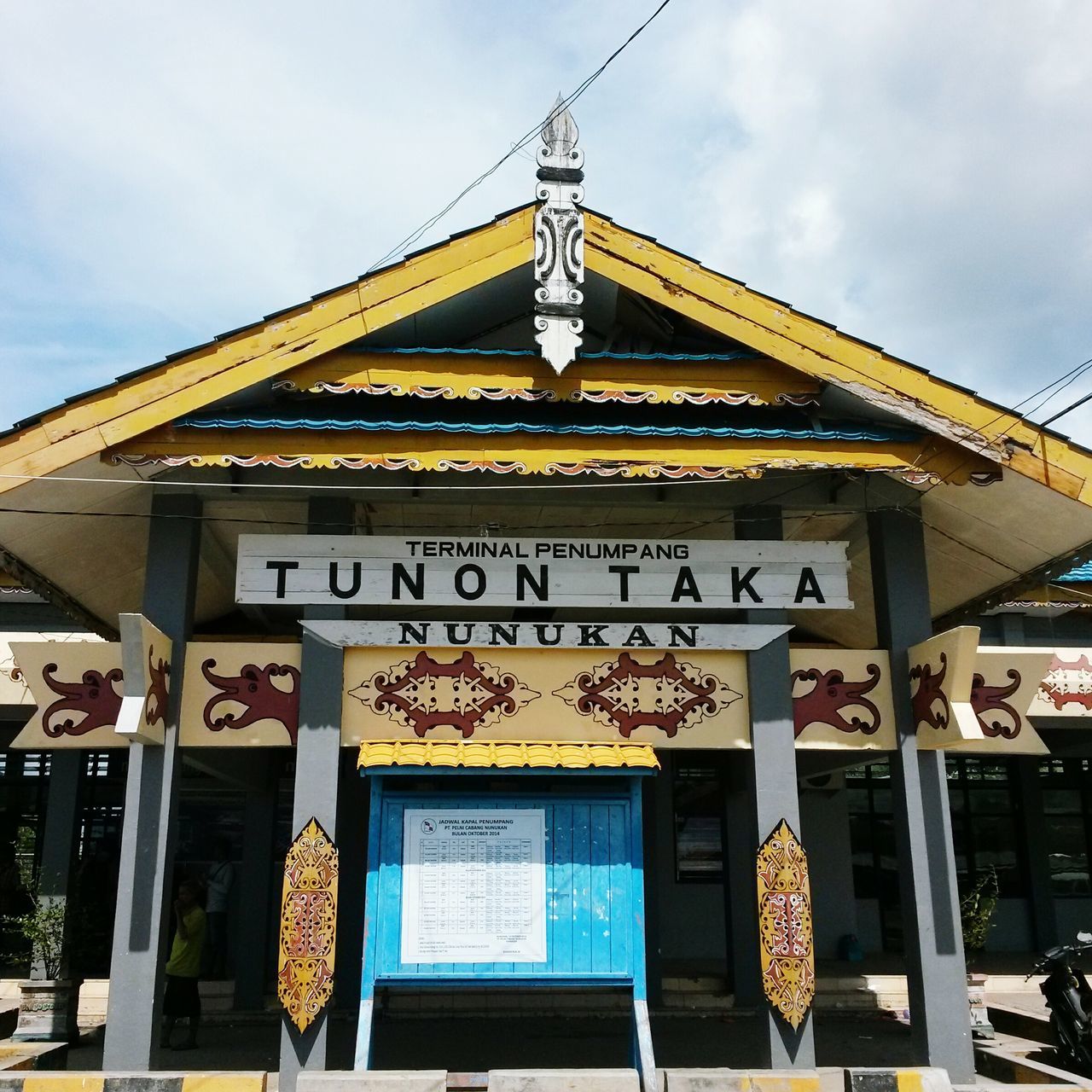 text, architecture, western script, built structure, communication, non-western script, building exterior, sky, low angle view, information sign, information, sign, outdoors, city, day, capital letter, cloud - sky, no people, cloud, railroad station