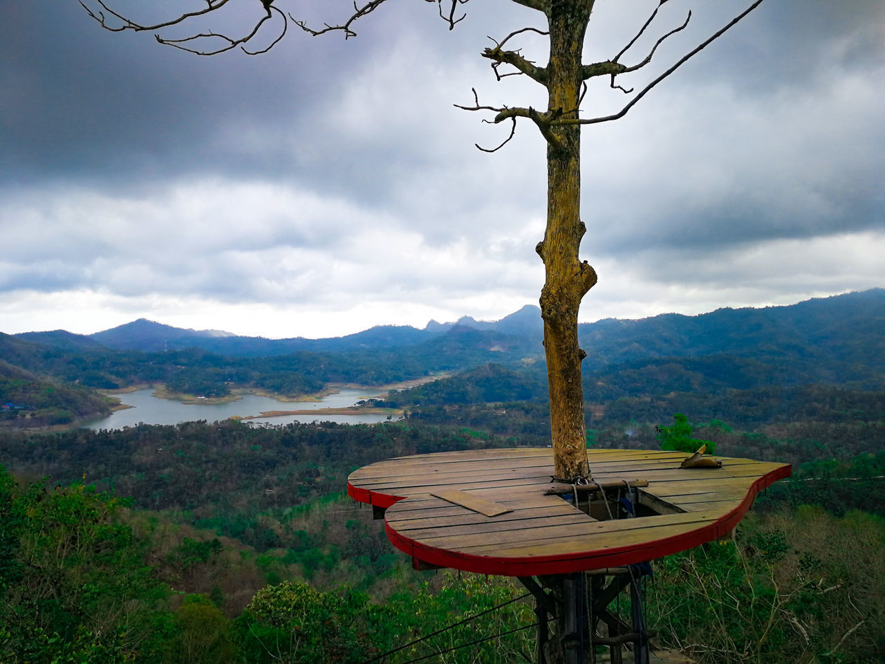 SCENIC VIEW OF TABLE AGAINST MOUNTAINS