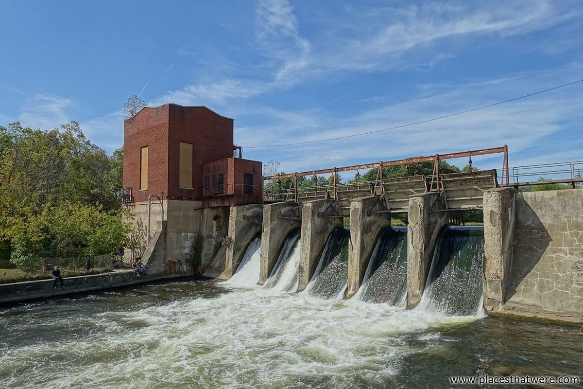 fuel and power generation, dam, hydroelectric power, renewable energy, sky, water, environmental conservation, splashing, outdoors, alternative energy, no people, reservoir, day, power in nature, nature