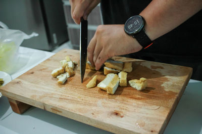 Midsection of man preparing food on table at home
