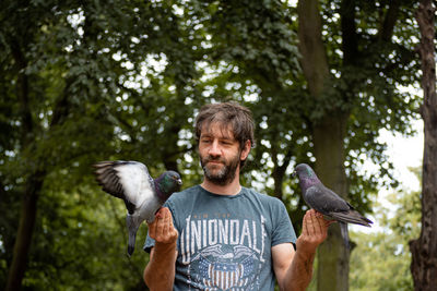 Man holding pigeons