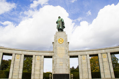 Statues in front of concert hall, schiller monument