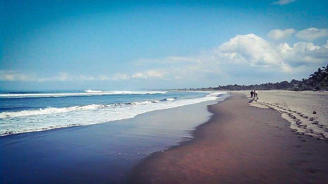 beach, sea, sand, water, shore, horizon over water, scenics, sky, tranquil scene, beauty in nature, tranquility, wave, nature, coastline, vacations, surf, incidental people, idyllic, tide