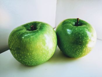 Close-up of apples on table