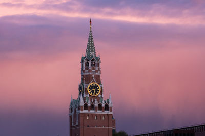 Low angle view of big ben against sky