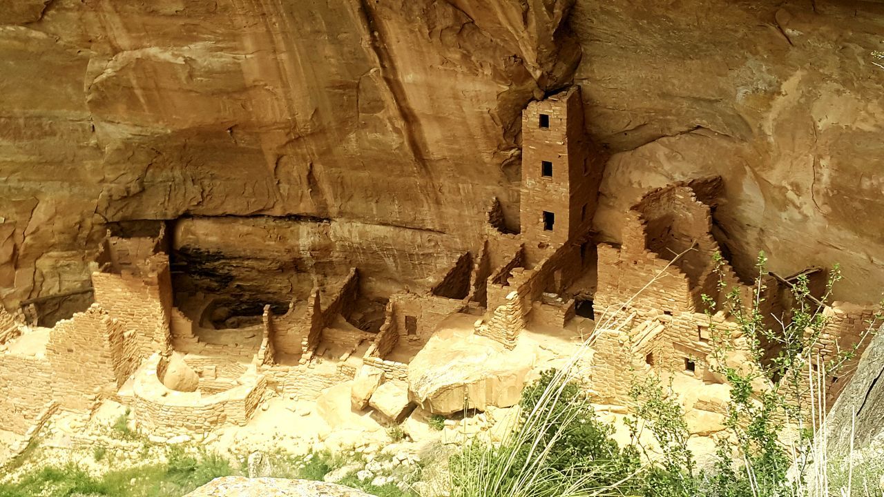 architecture, built structure, abandoned, old ruin, old, damaged, building exterior, obsolete, run-down, wall - building feature, ruined, deterioration, plant, history, stone wall, house, rock formation, day, weathered, the past