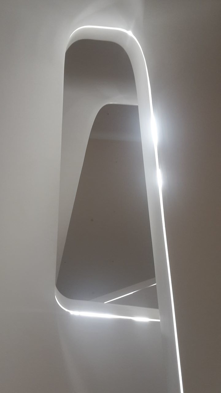 HIGH ANGLE VIEW OF ILLUMINATED ELECTRIC LAMP