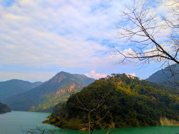 Scenic view of lake and mountains against sky