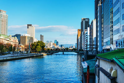 River amidst buildings against sky in city