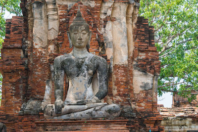 Statue against historic building