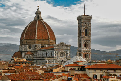 Oveerview of buildings and kathedral in florence, italy