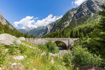 Scenic view of arch bridge against sky