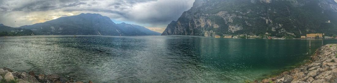 Panoramic view of lake and mountains against sky