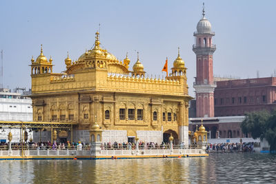 Beautiful view of golden temple harmandir sahib in amritsar, punjab, india, famous indian landmark