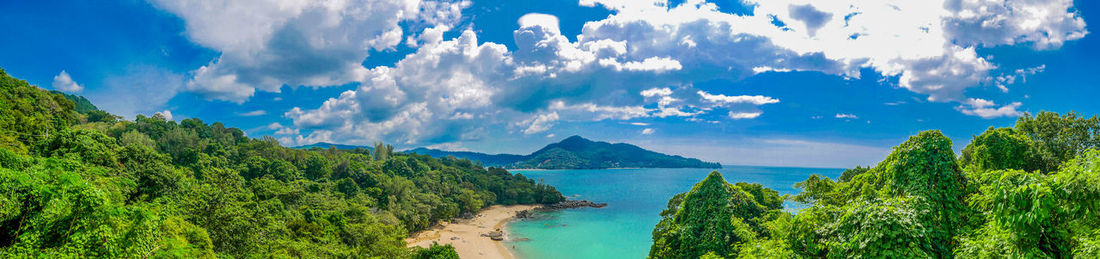 Panoramic view of bay against sky
