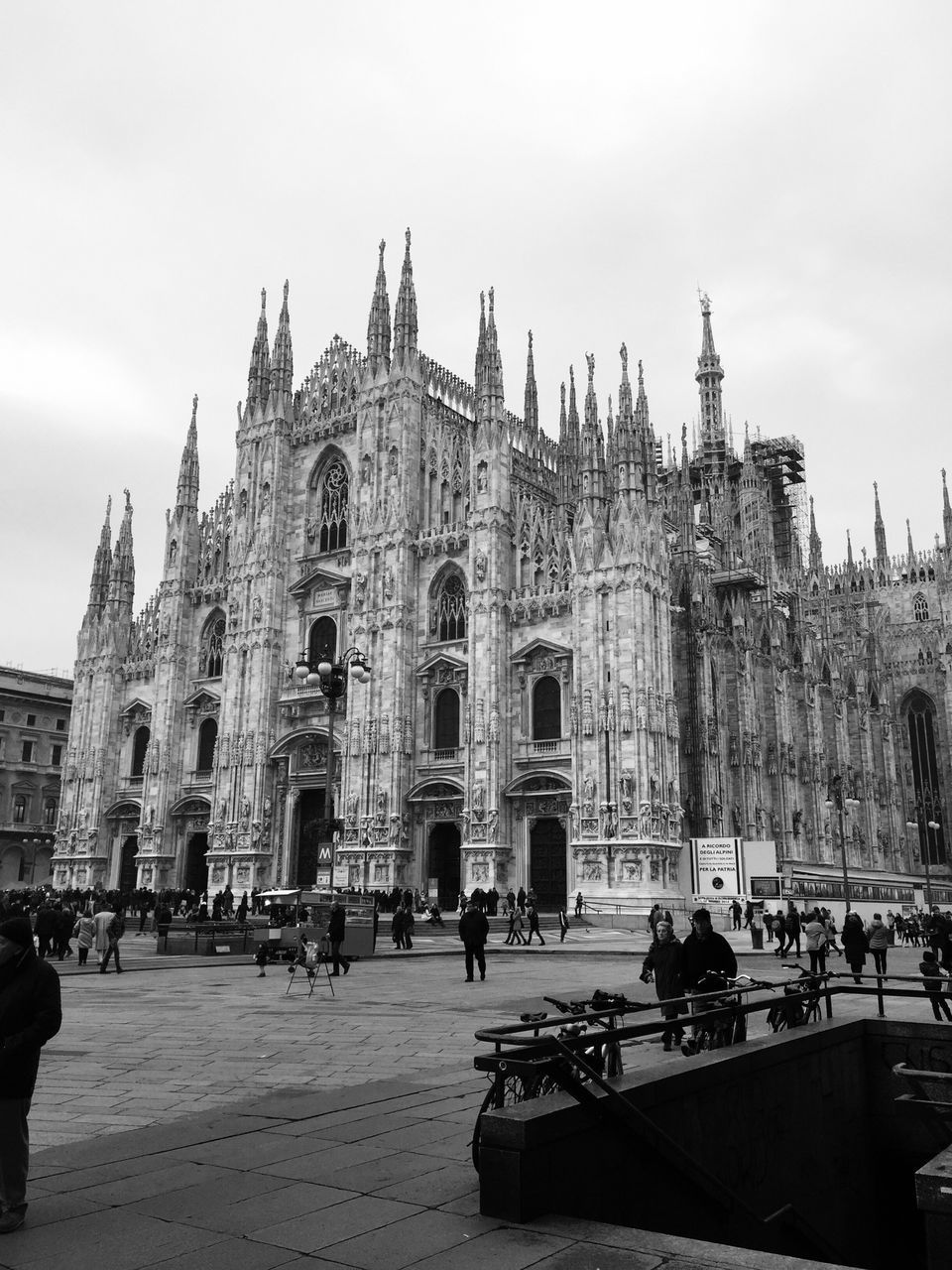 architecture, building exterior, built structure, place of worship, large group of people, religion, church, spirituality, cathedral, famous place, tourism, travel destinations, sky, history, travel, facade, person