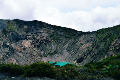 Scenic view of mountains against sky volcano costa rica