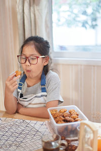 Full length of a girl holding food
