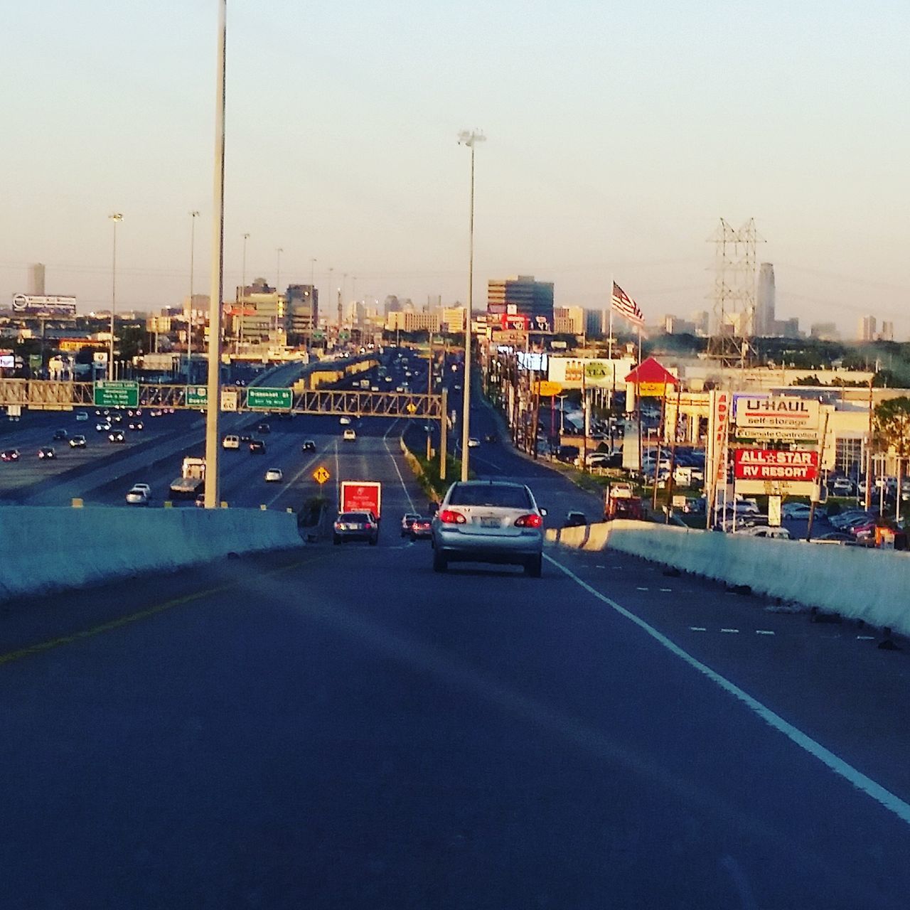 transportation, road, road marking, building exterior, street, architecture, built structure, clear sky, car, mode of transport, city, the way forward, land vehicle, street light, sky, copy space, outdoors, empty, connection, no people