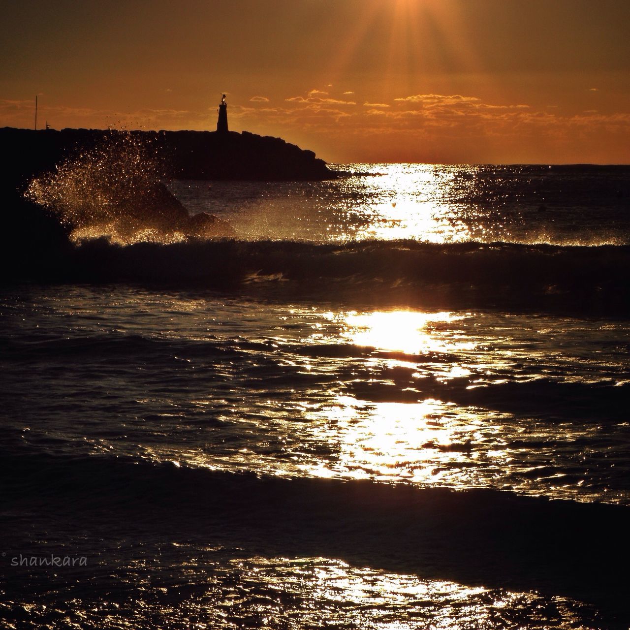 sunset, sun, water, sea, scenics, reflection, tranquil scene, beauty in nature, sunlight, sky, silhouette, sunbeam, tranquility, orange color, lens flare, rippled, idyllic, nature, horizon over water, shiny