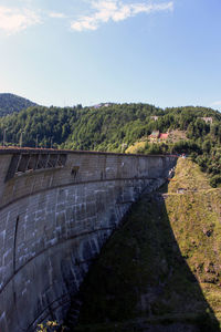 Scenic view of dam against sky