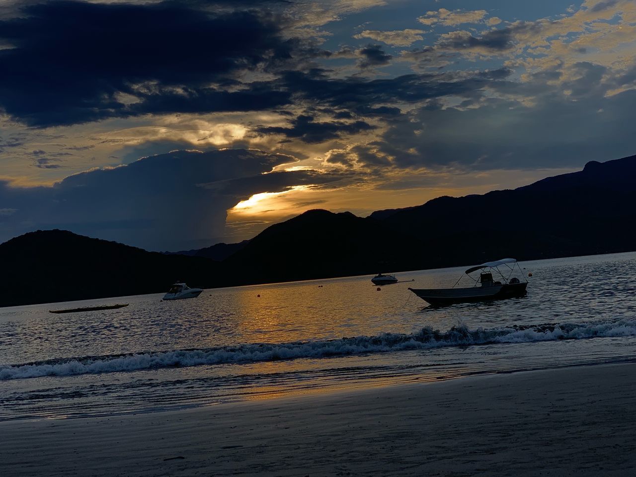 SCENIC VIEW OF BEACH AGAINST SKY DURING SUNSET