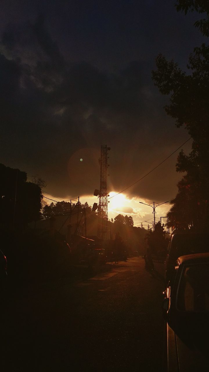 SILHOUETTE CITY AGAINST SKY AT SUNSET