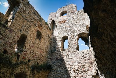 Old ruin building against sky