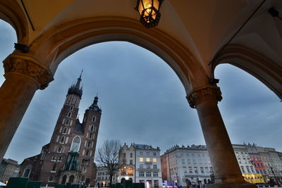 Night view of st. mary's basilica in krakow, poland, main square