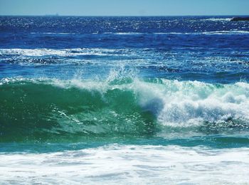 Waves splashing in sea