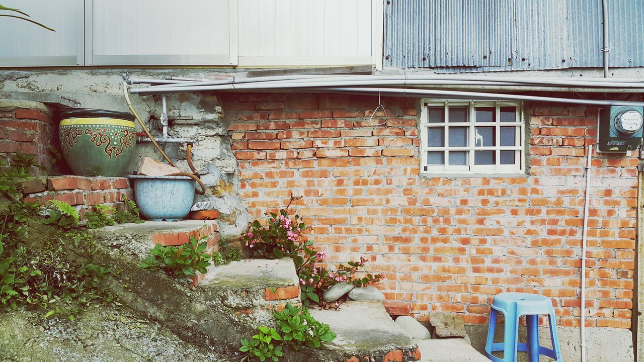 architecture, built structure, building exterior, brick wall, window, no people, day, outdoors