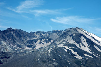 Mount st helens with a slight volcanic vapor trail.