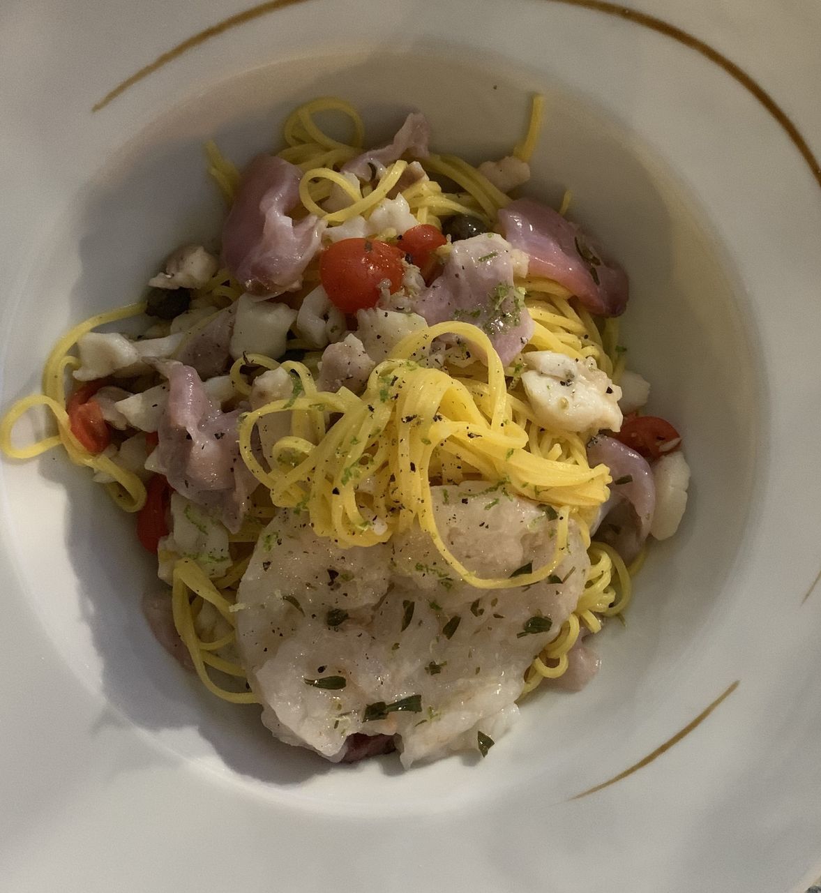 HIGH ANGLE VIEW OF FOOD SERVED IN BOWL