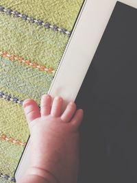 Close-up of hand holding grass