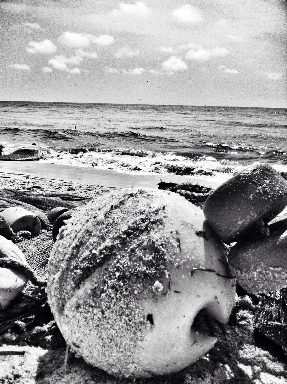 sea, water, beach, sky, horizon over water, shore, tranquility, nature, cloud - sky, rock - object, tranquil scene, sand, scenics, beauty in nature, day, outdoors, abandoned, no people, cloud, stone - object