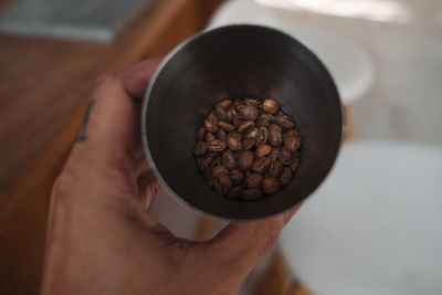 Close-up of hand holding coffee cup