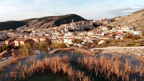 Town by mountains against sky