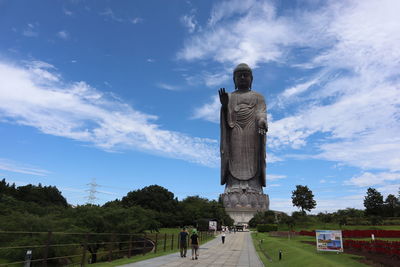 Statue of liberty against sky