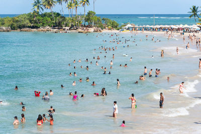 People bathing in the waters of morro de sao paulo beach, in the city of cairu.