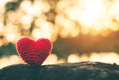 Close-up of heart shape on rock