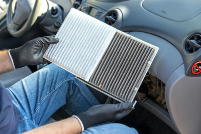 Replacing cabin pollen air filter for vehicle