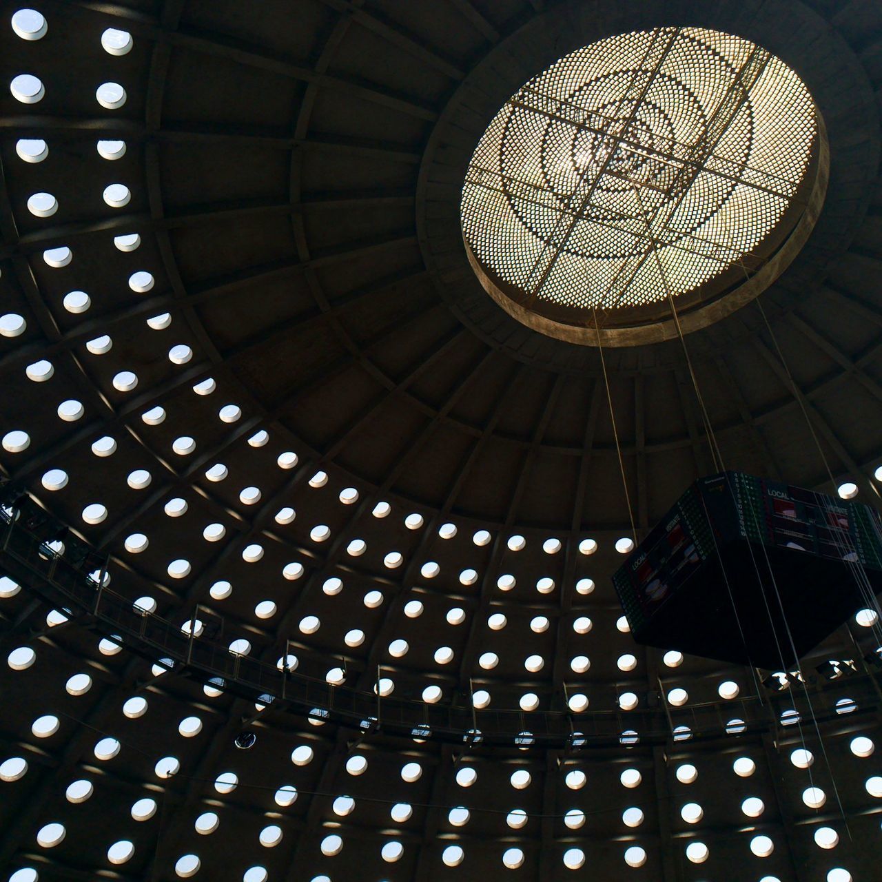 LOW ANGLE VIEW OF ARCHITECTURAL CEILING