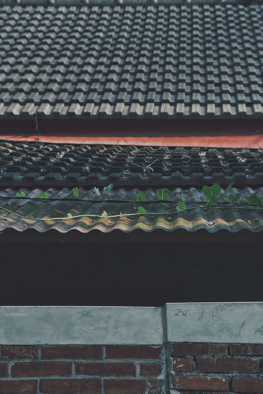 roof, pattern, roof tile, no people, tiled roof, built structure, architecture, building exterior, day, outdoors, multi colored, close-up