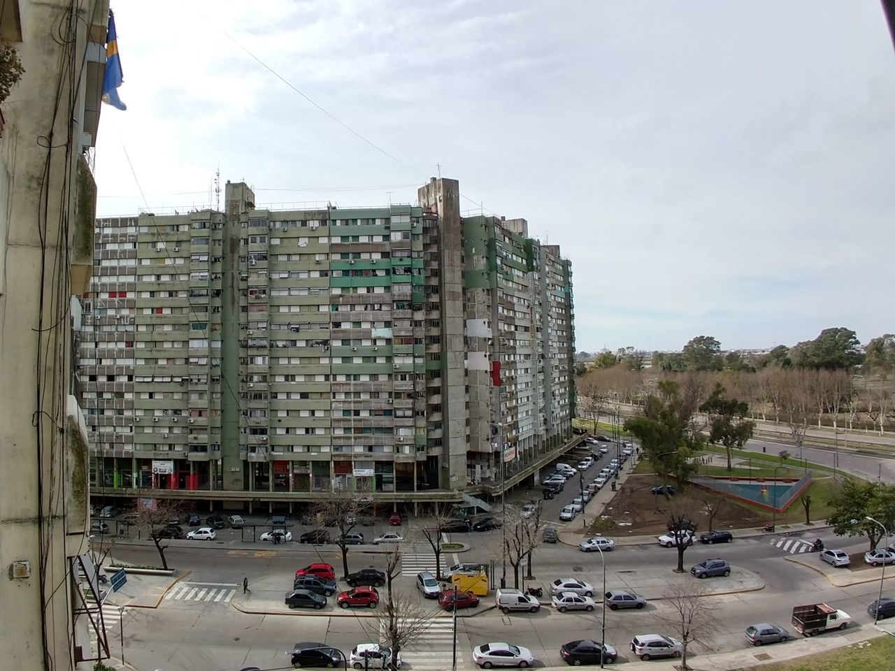 HIGH ANGLE VIEW OF BUILDINGS AGAINST SKY