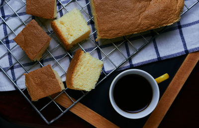 Black coffee with slides sponge cake